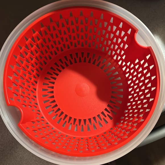 Tupperware Salad Spinner - Picture 3 of 6